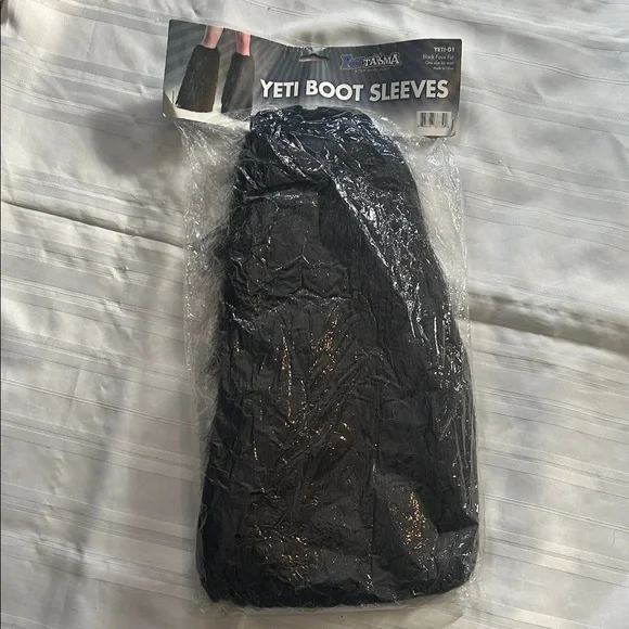 Yeti Black Fuzzy Faux Fur Boot Sleeves - Picture 2 of 8